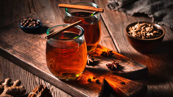 Aromatic cinnamon tea